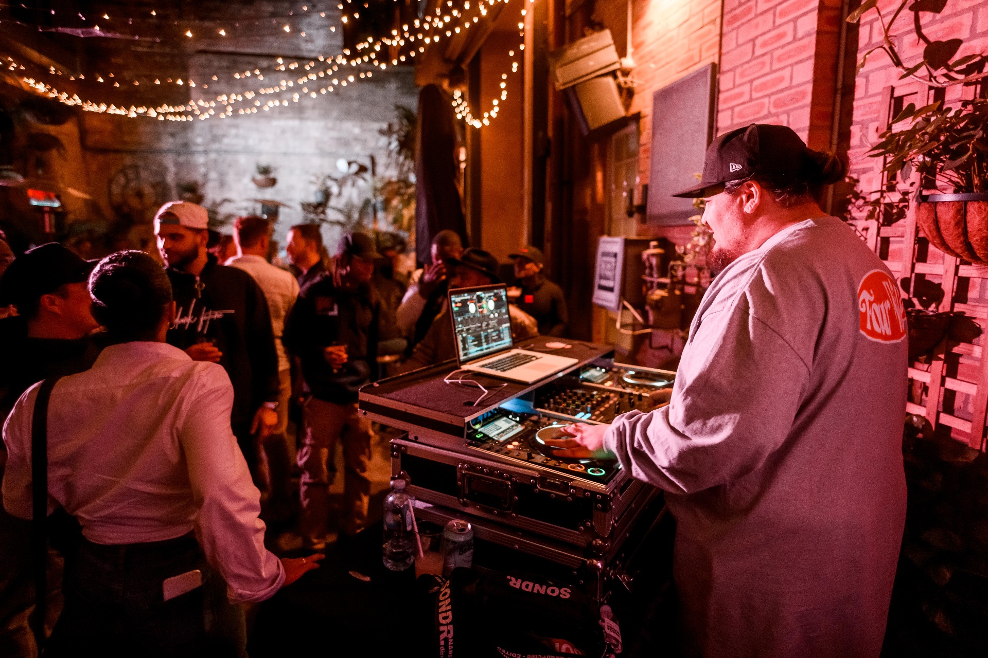 SILY Bar | drinks & live music — photo 7