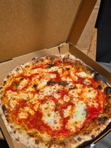 Instagram post by @eat.with.nee about Zero95 Wood Fire Pizza Bar