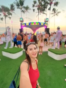 Instagram post by @nesyaadenisaa about FINNS Beach Club