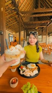 Instagram post by @analienonearth__ about onecafebali